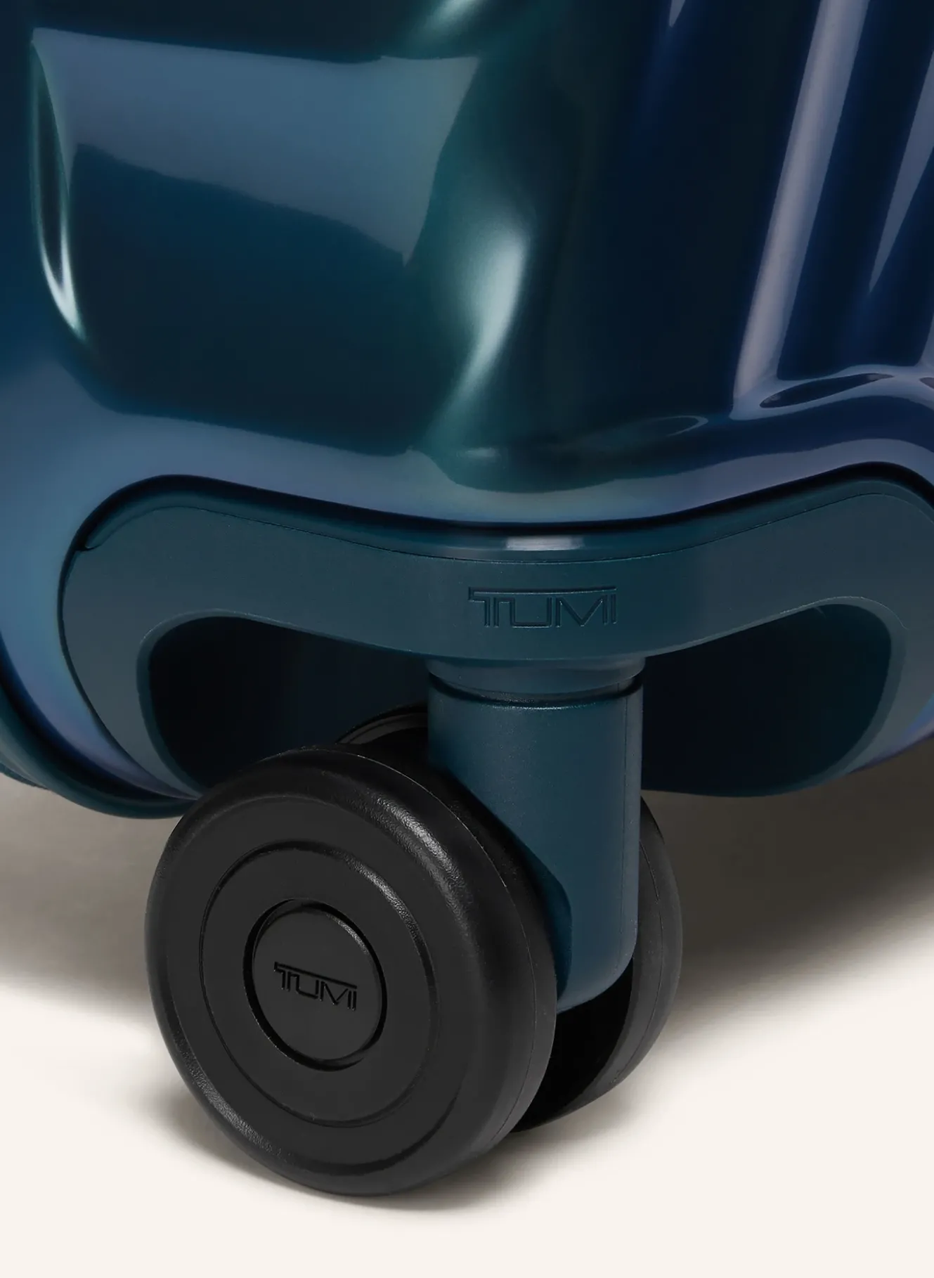 19 DEGREE Trolley INTERNATIONAL EXPANDABLE CARRY-ON
