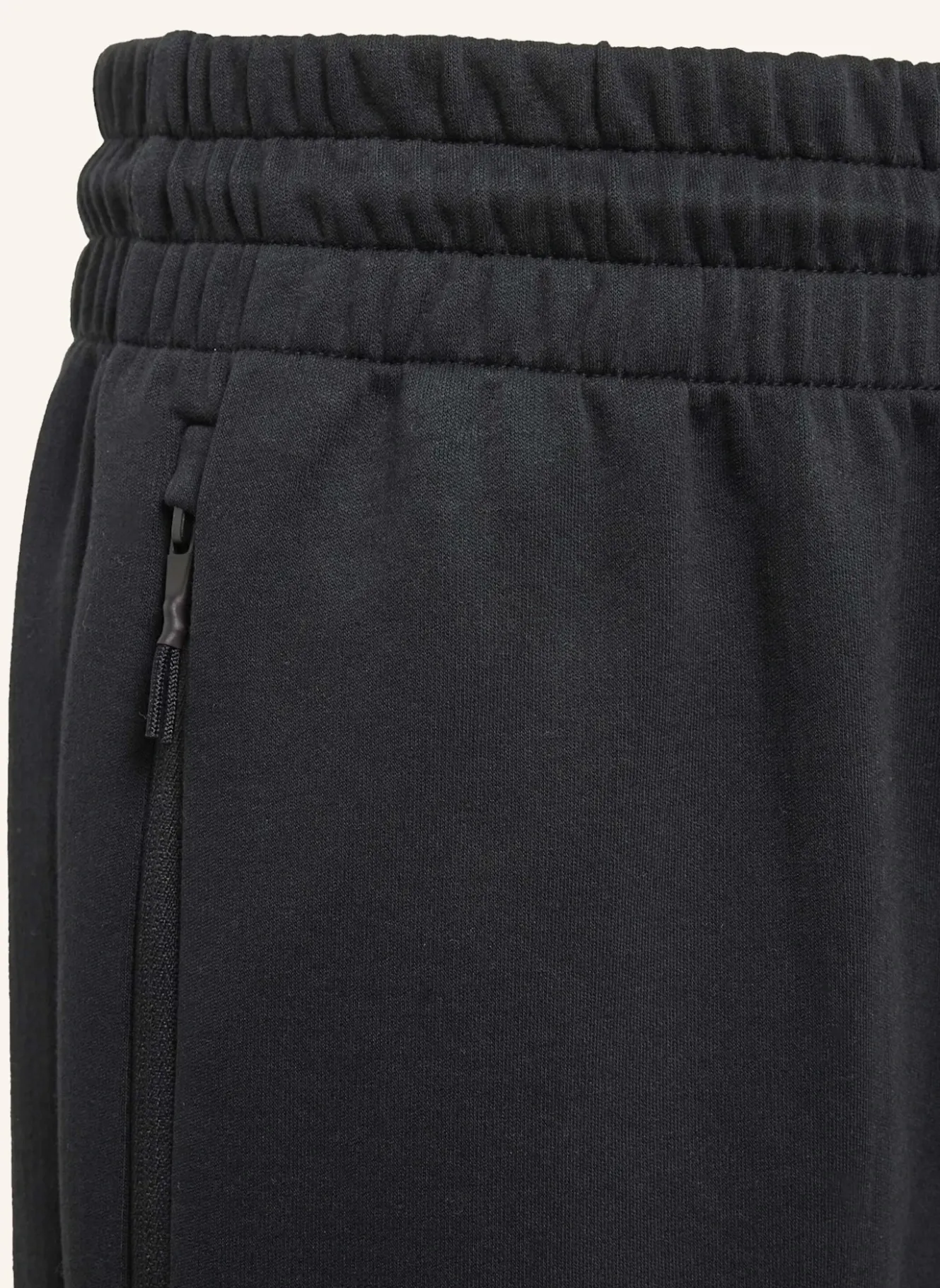 ADIDAS Z.N.E. HOSE MIT SCHMAL ZULAUFENDER BEINFORM