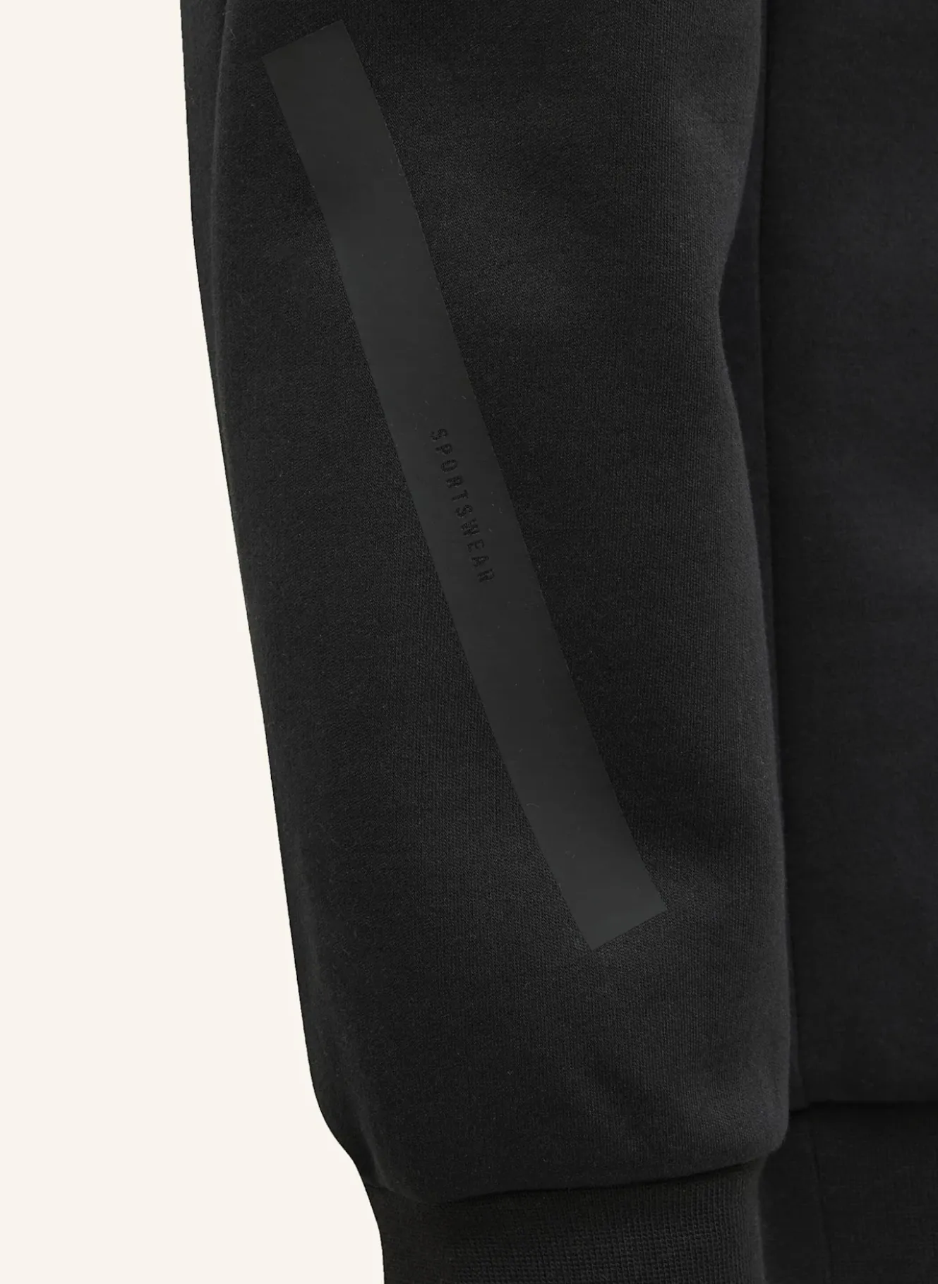 ADIDAS Z.N.E. HOSE MIT SCHMAL ZULAUFENDER BEINFORM
