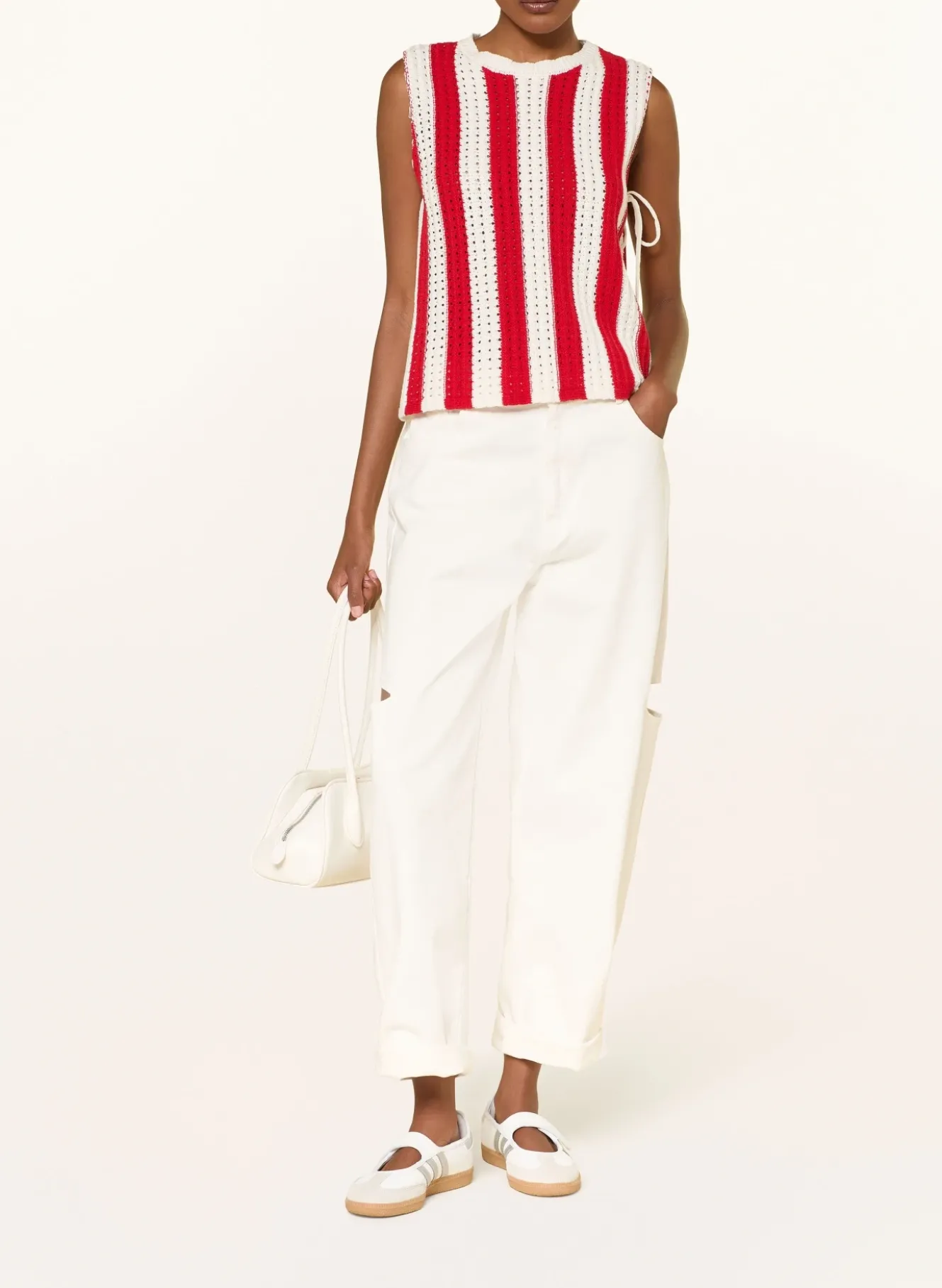 Barrel Jeans mit Cut-outs