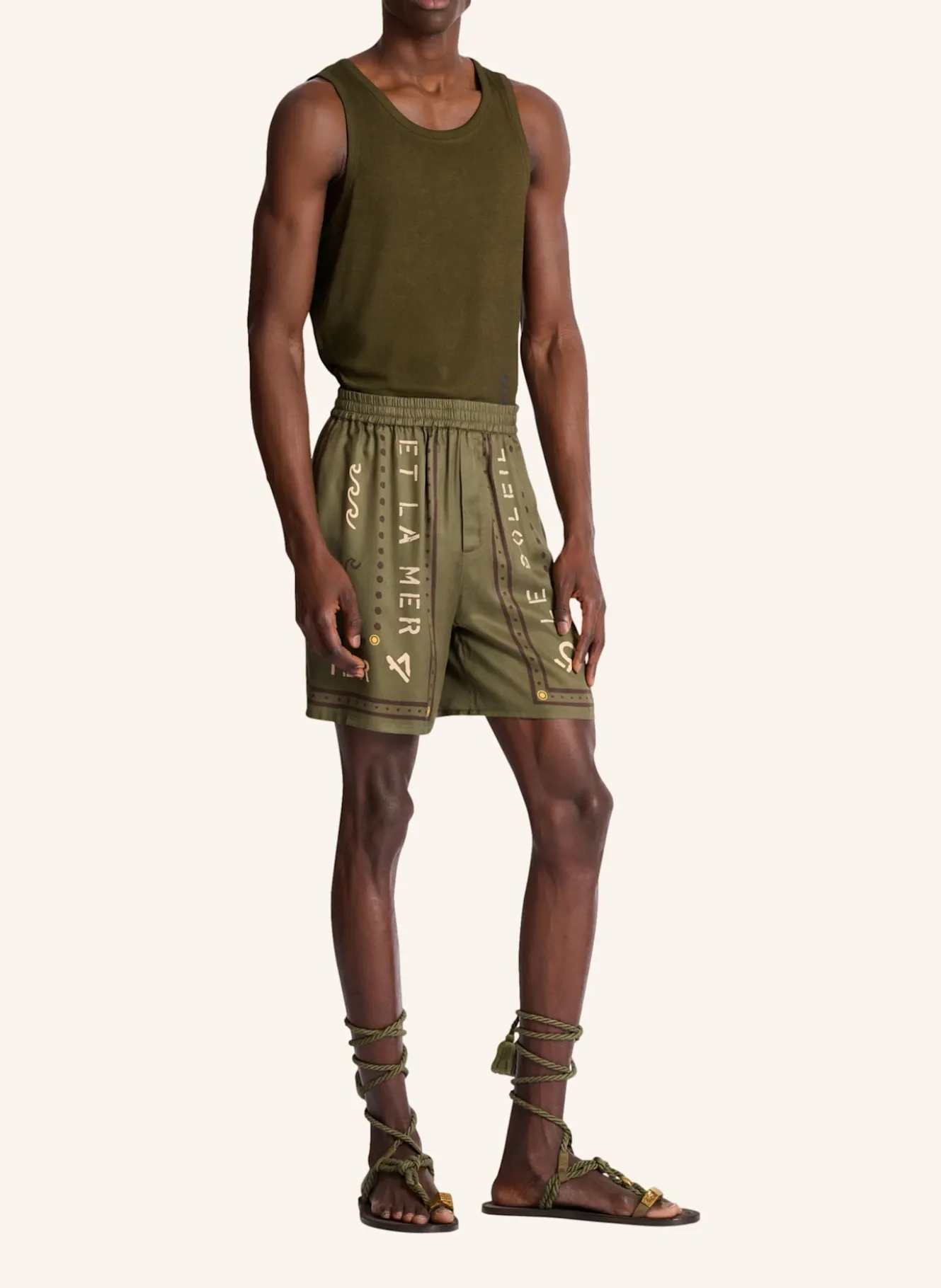 Bermuda mit Balmain Club-Print