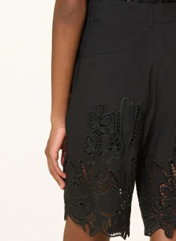 Bermudas mit Lochspitze