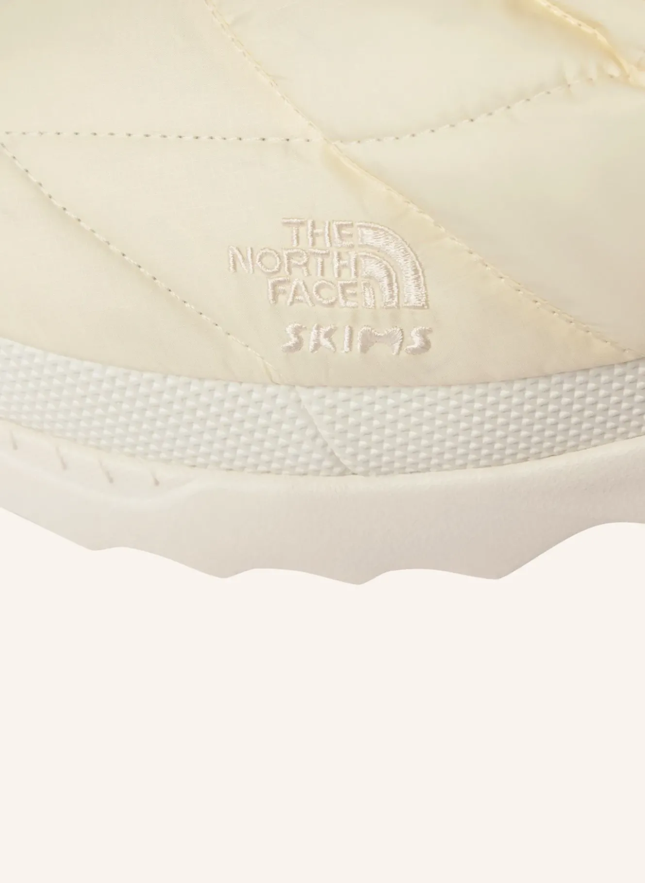 Boots TNF X SKIMS NUPTSE TRACTION