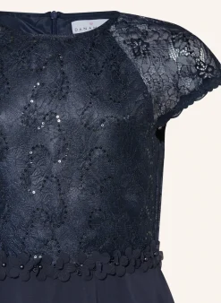 Cocktailkleid im Materialmix mit Pailletten und Schmuckperlen