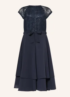 Cocktailkleid im Materialmix mit Pailletten und Schmuckperlen