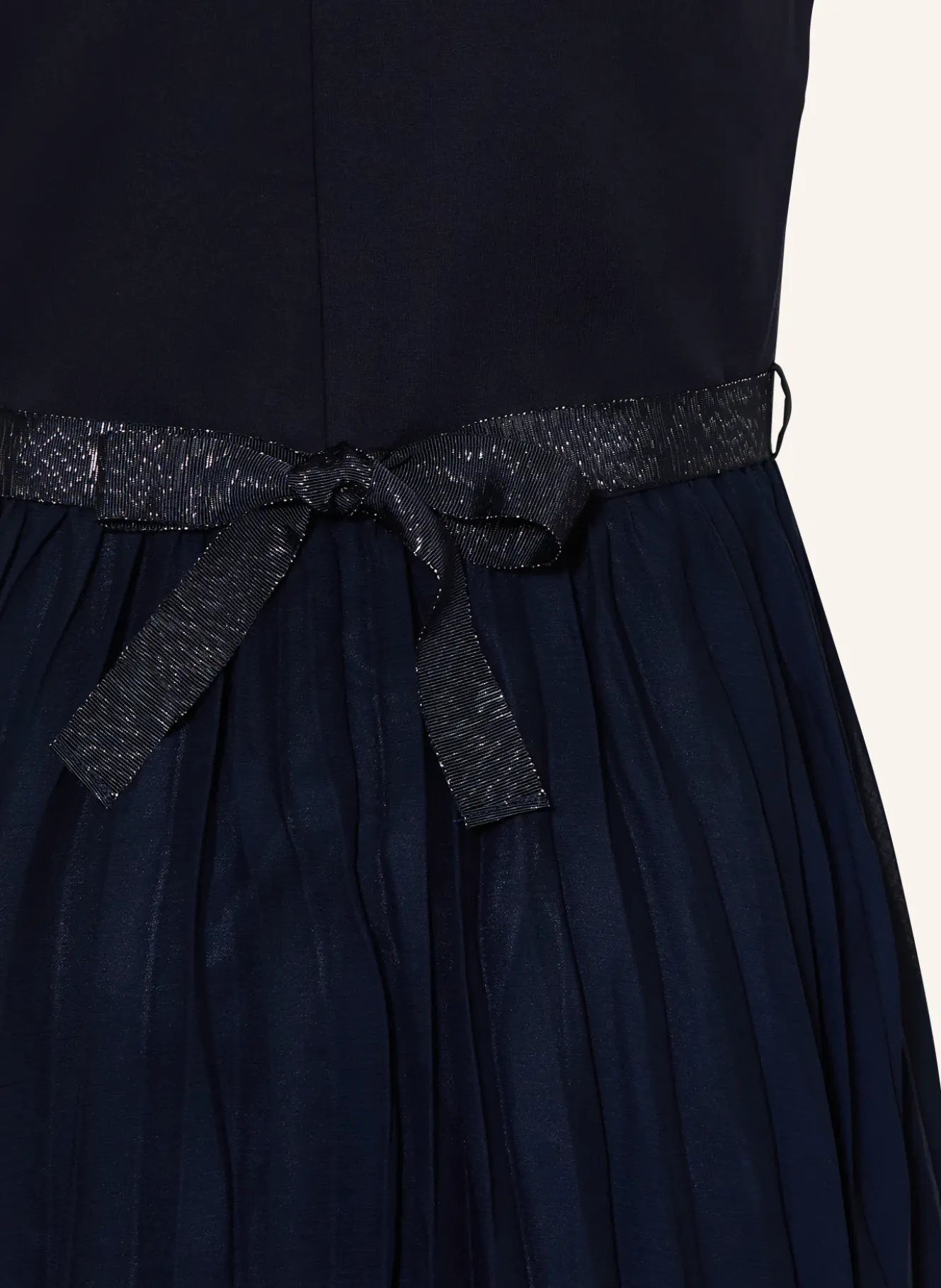 Cocktailkleid mit Plissees und Glitzergarn