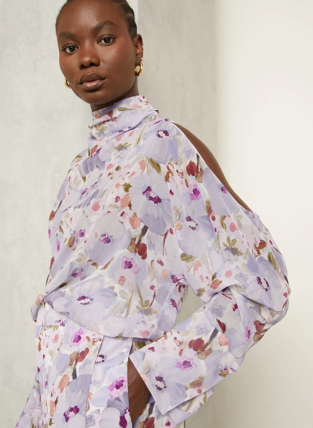 Cold-Shoulder-Bluse aus Seide