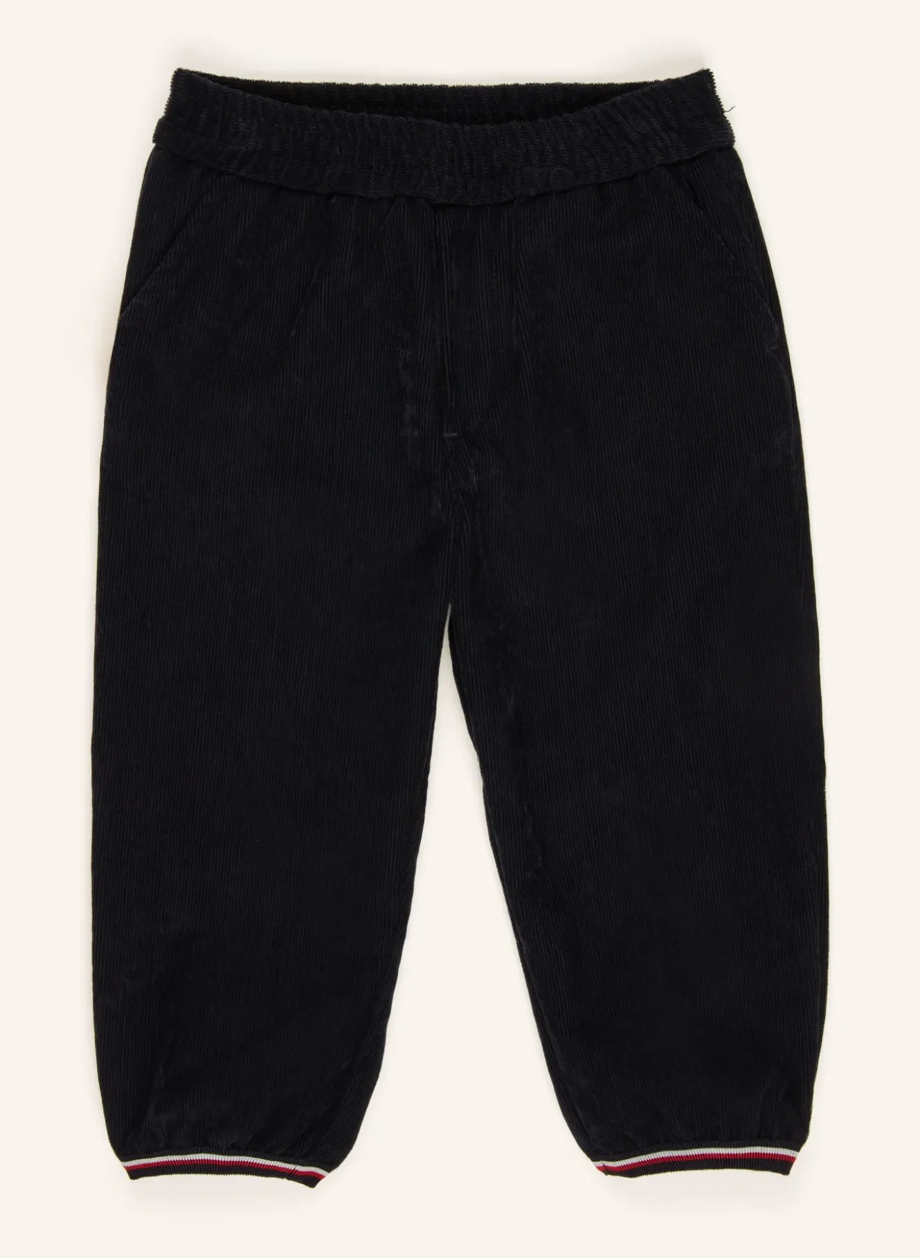 Cordhose im Joggingstil