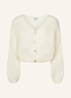 Cropped Cornelia
