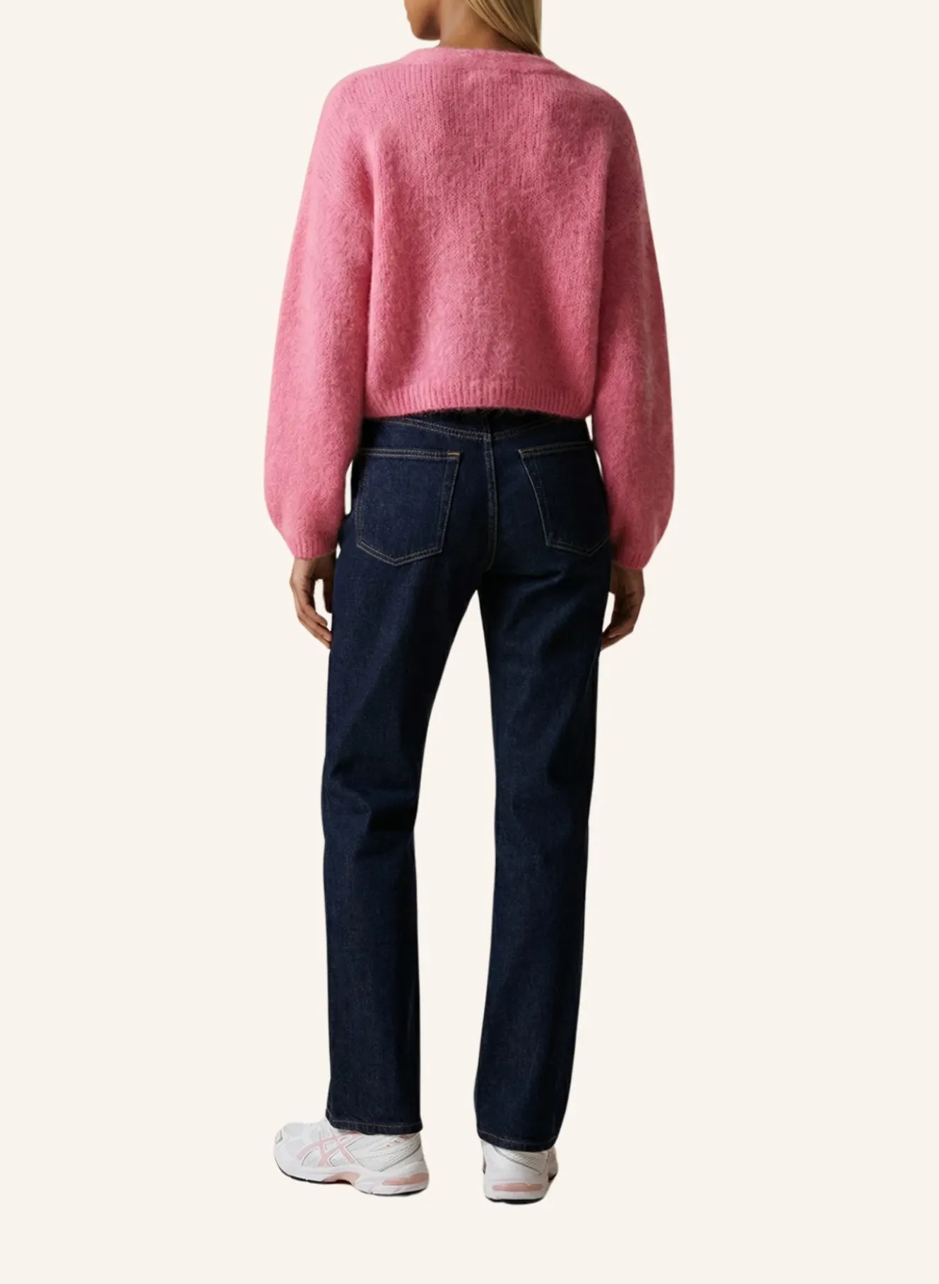 Cropped Cornelia