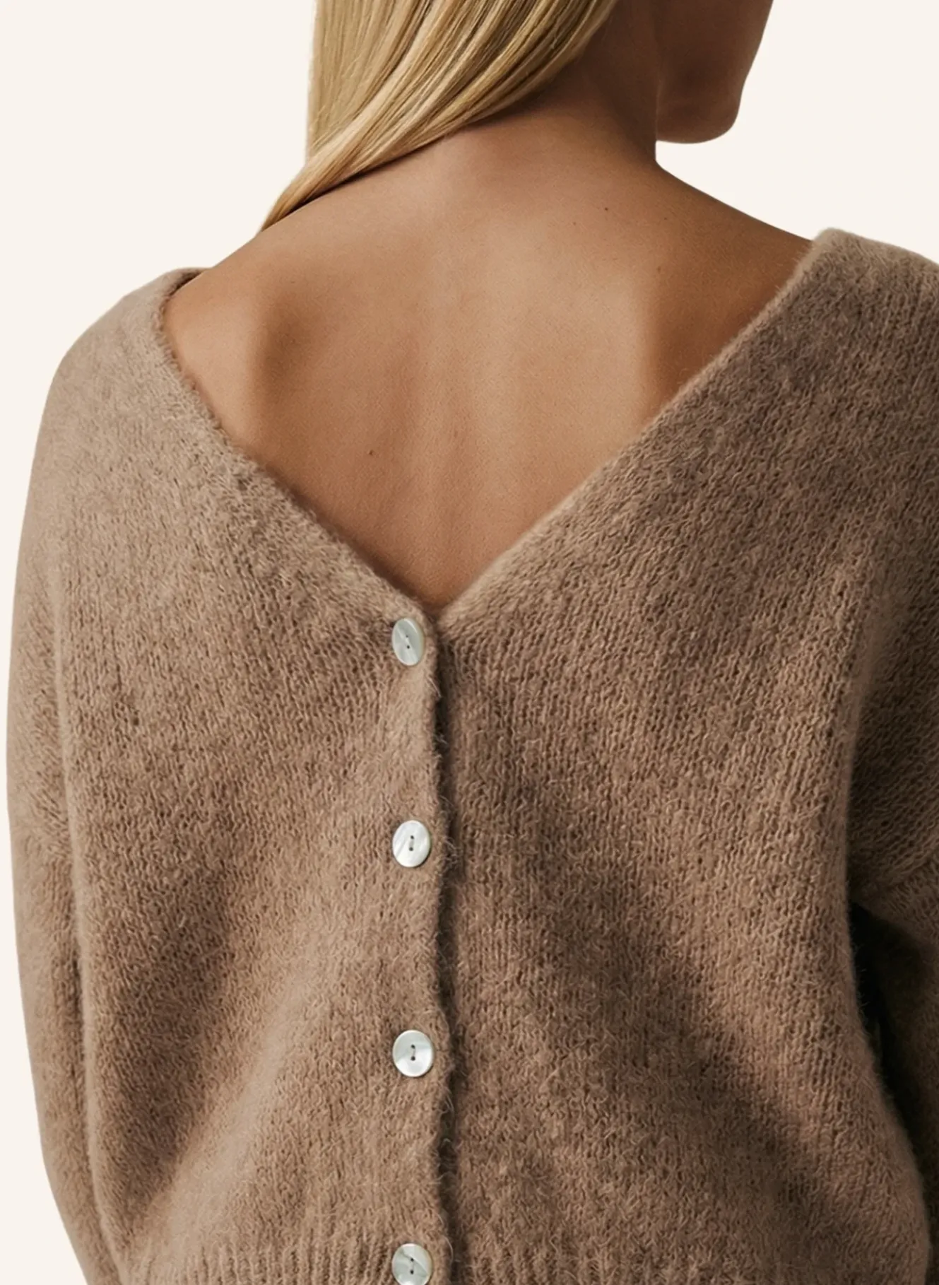 Cropped Cornelia