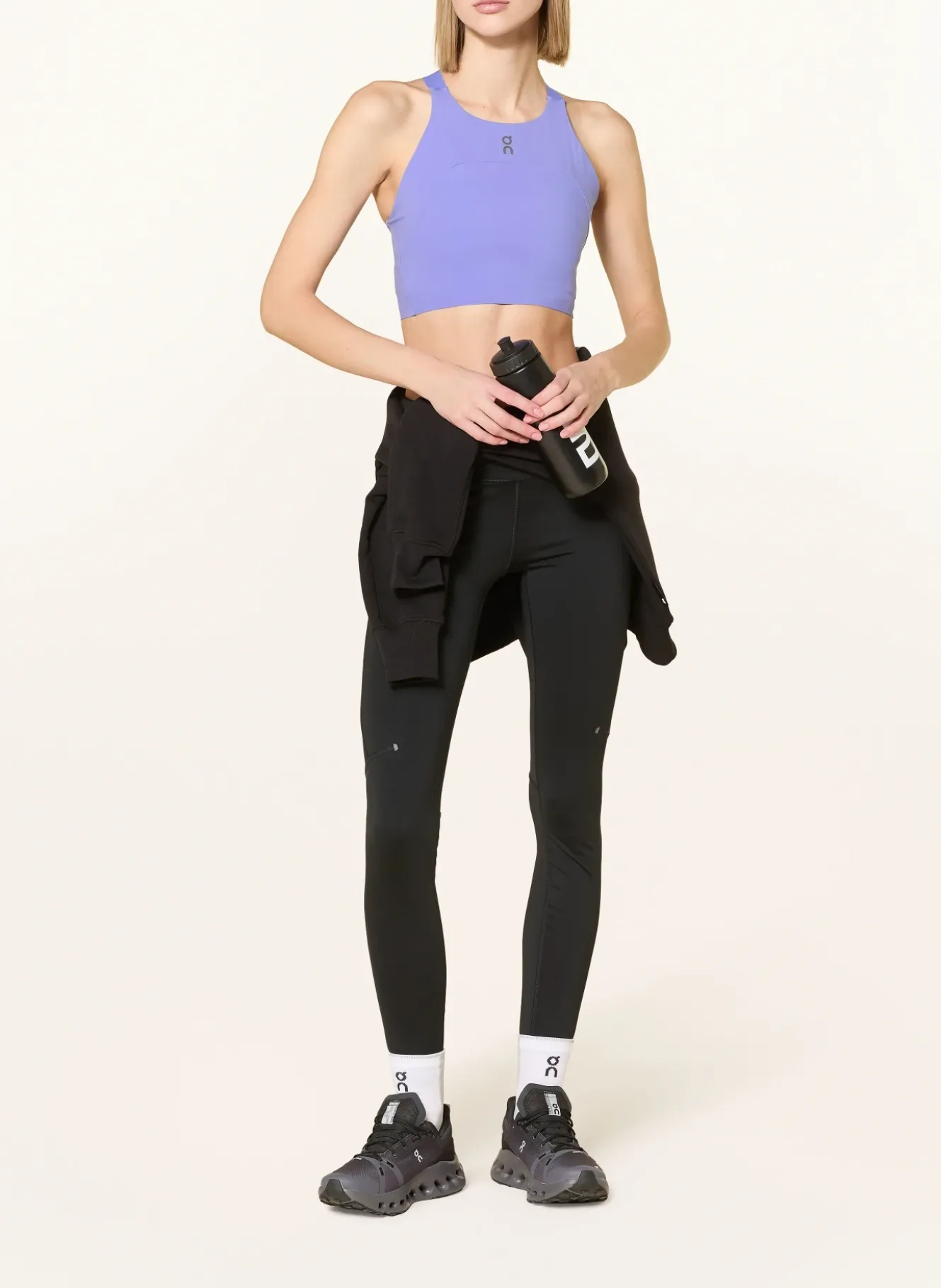 Cropped-Top PERFORMANCE