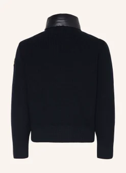 Daunenjacke im Materialmix