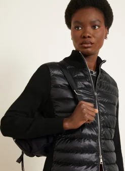 Daunenjacke im Materialmix