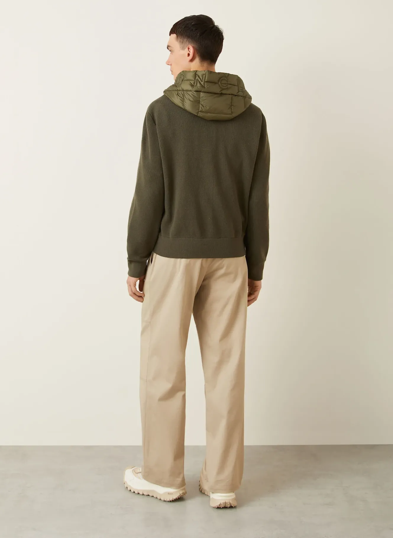 Daunenjacke im Materialmix