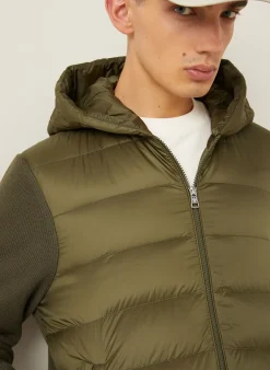 Daunenjacke im Materialmix