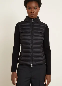 Daunenjacke im Materialmix