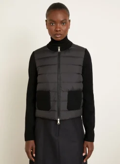 Daunenjacke im Materialmix