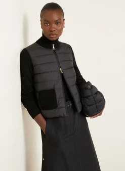 Daunenjacke im Materialmix