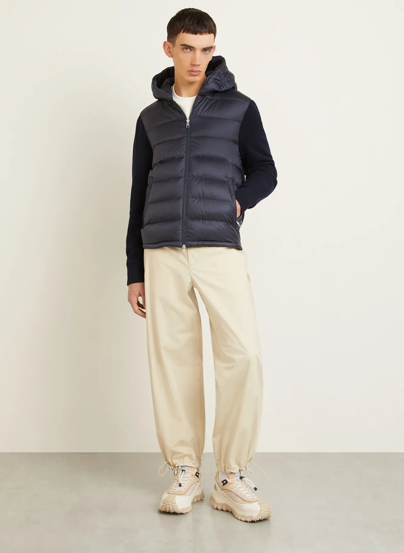 Daunenjacke im Materialmix