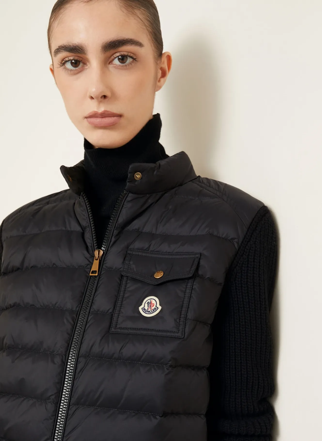 Daunenjacke im Materialmix