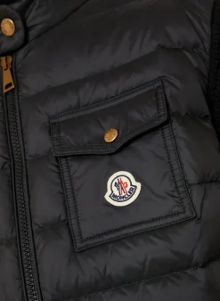 Daunenjacke im Materialmix