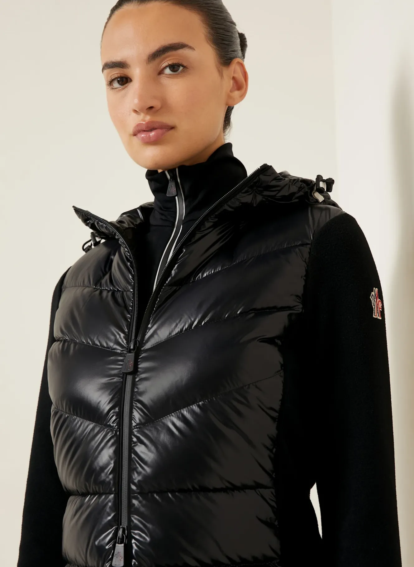Daunenjacke im Materialmix