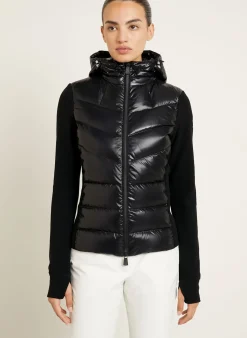 Daunenjacke im Materialmix