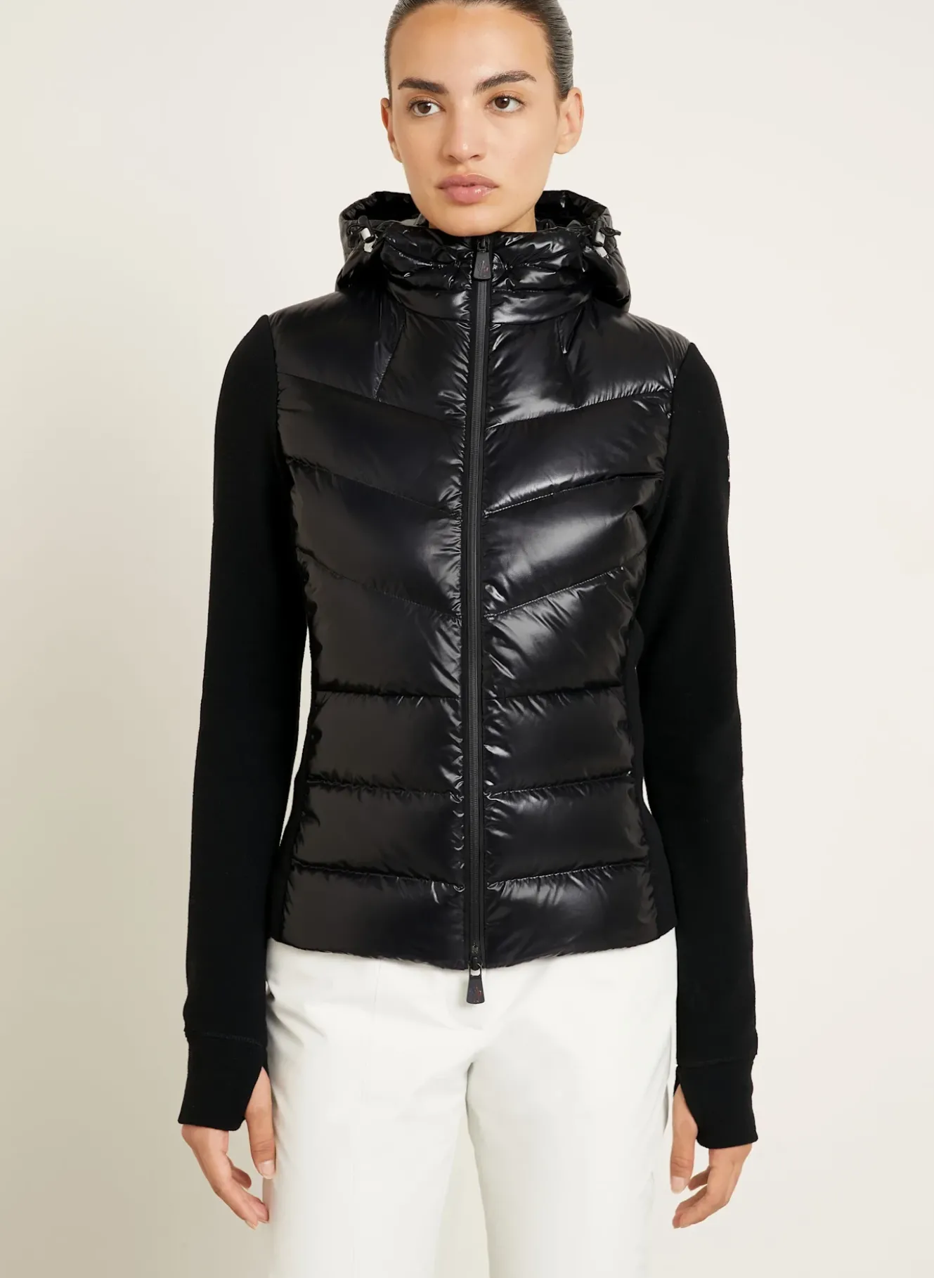 Daunenjacke im Materialmix