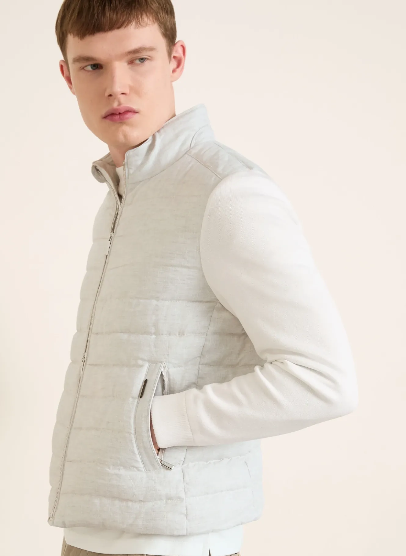 Daunenjacke im Materialmix mit Leinen