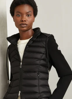 Daunenjacke im Materialmix