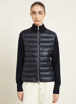 Daunenjacke im Materialmix