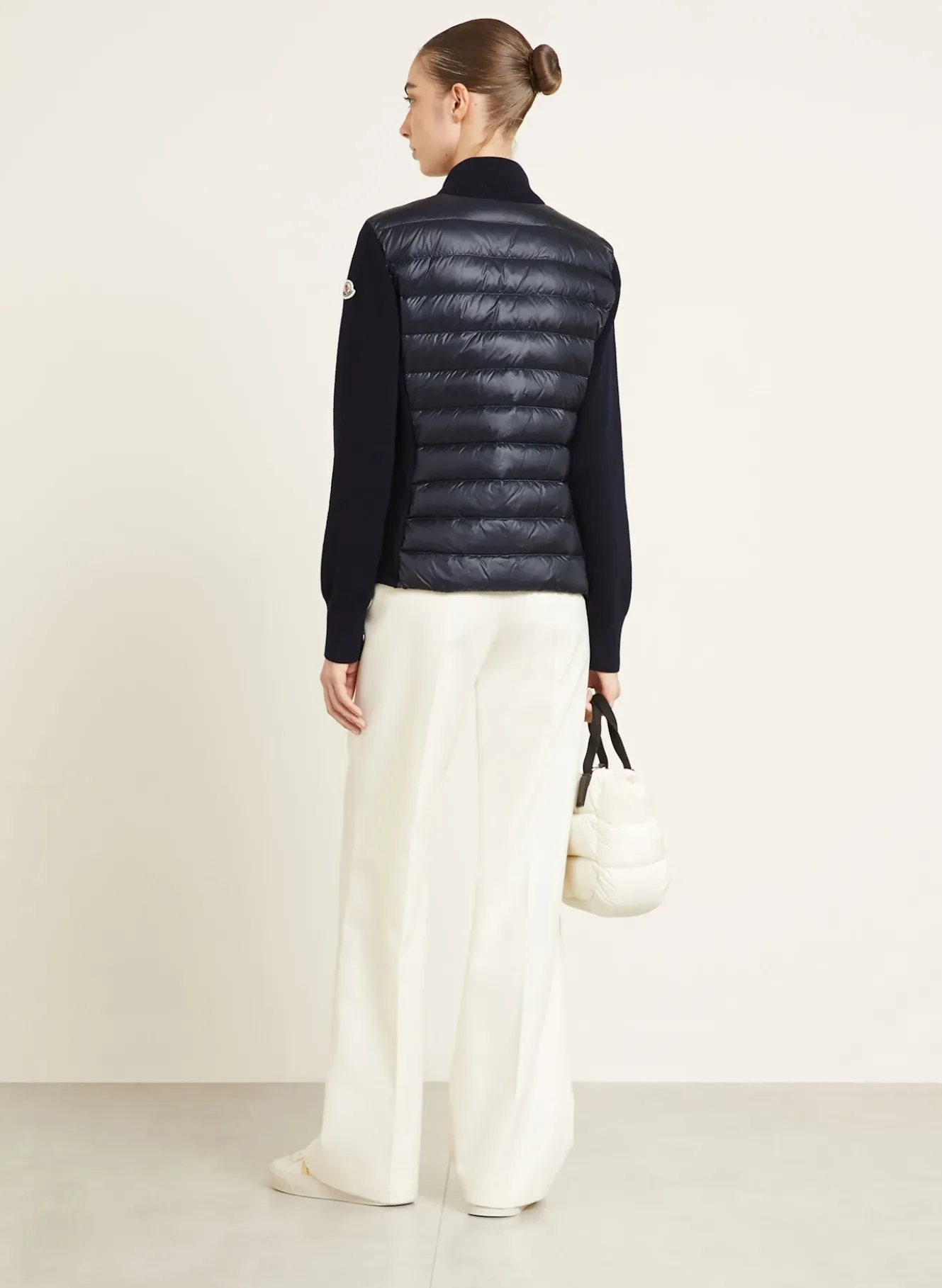 Daunenjacke im Materialmix