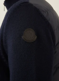 Daunenjacke im Materialmix