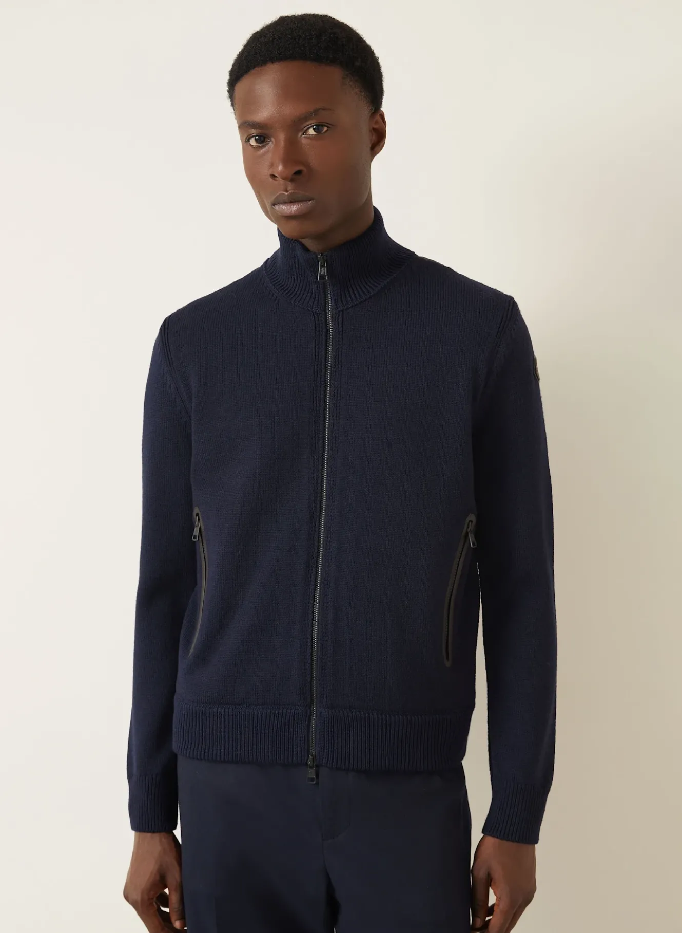 Daunenjacke im Materialmix