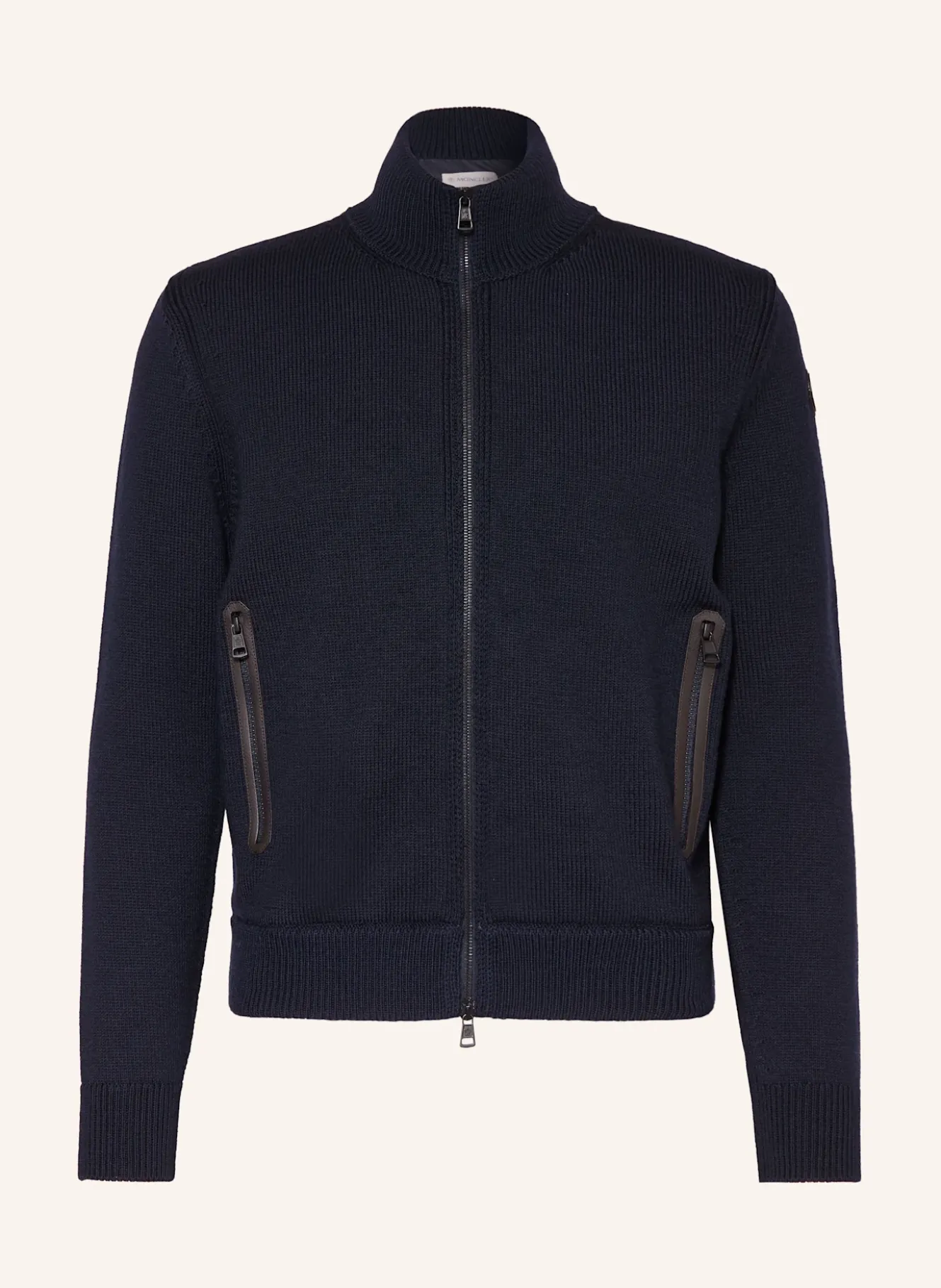 Daunenjacke im Materialmix