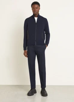Daunenjacke im Materialmix