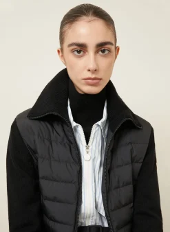 Daunenjacke im Materialmix