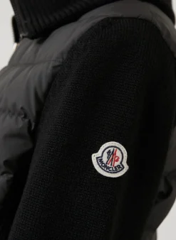 Daunenjacke im Materialmix