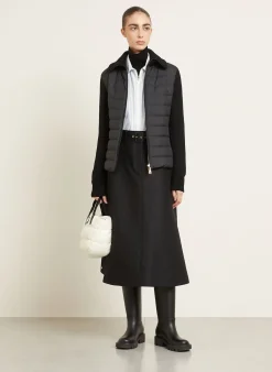Daunenjacke im Materialmix