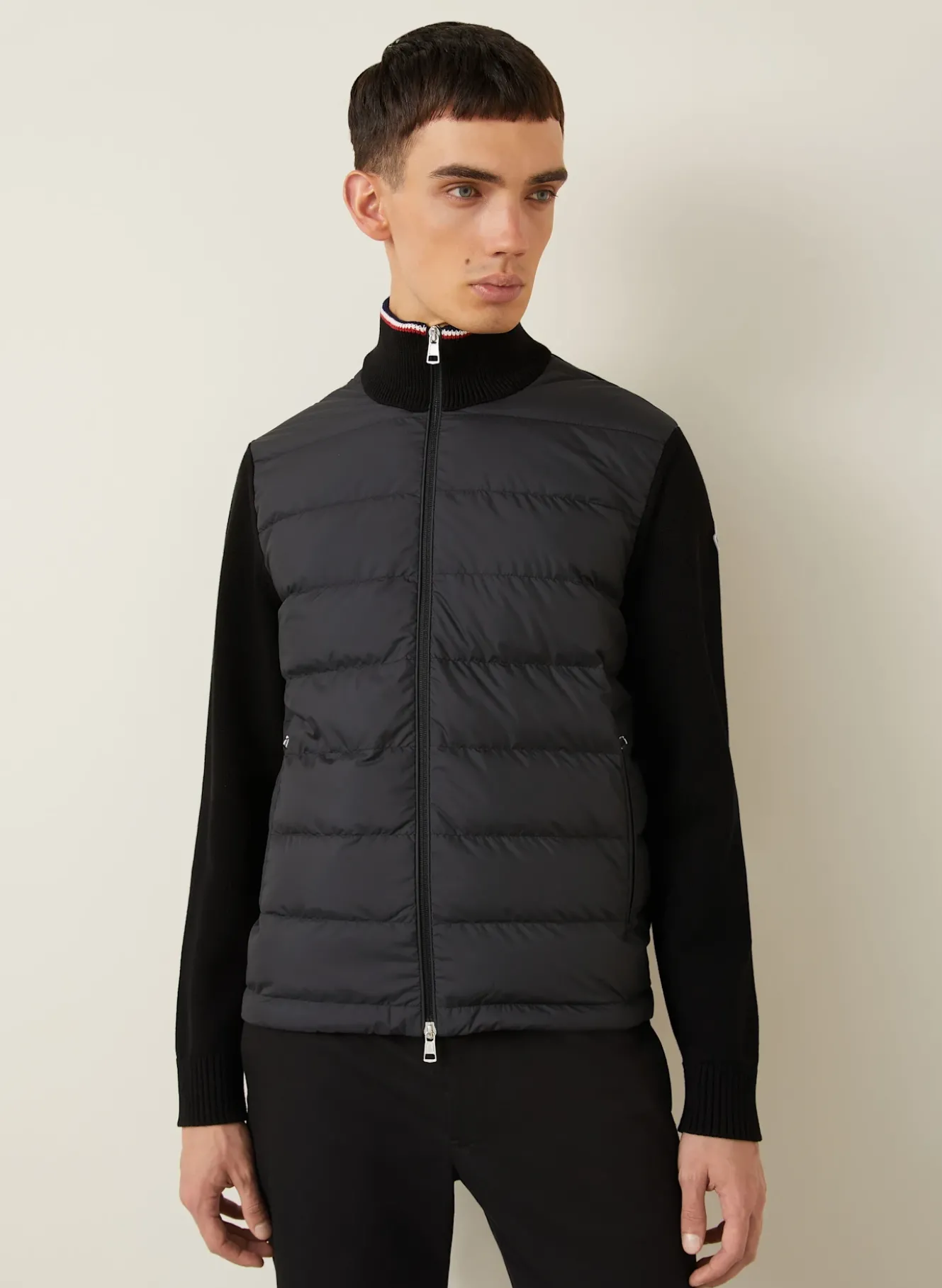 Daunenjacke im Materialmix