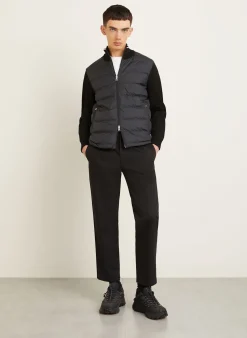Daunenjacke im Materialmix
