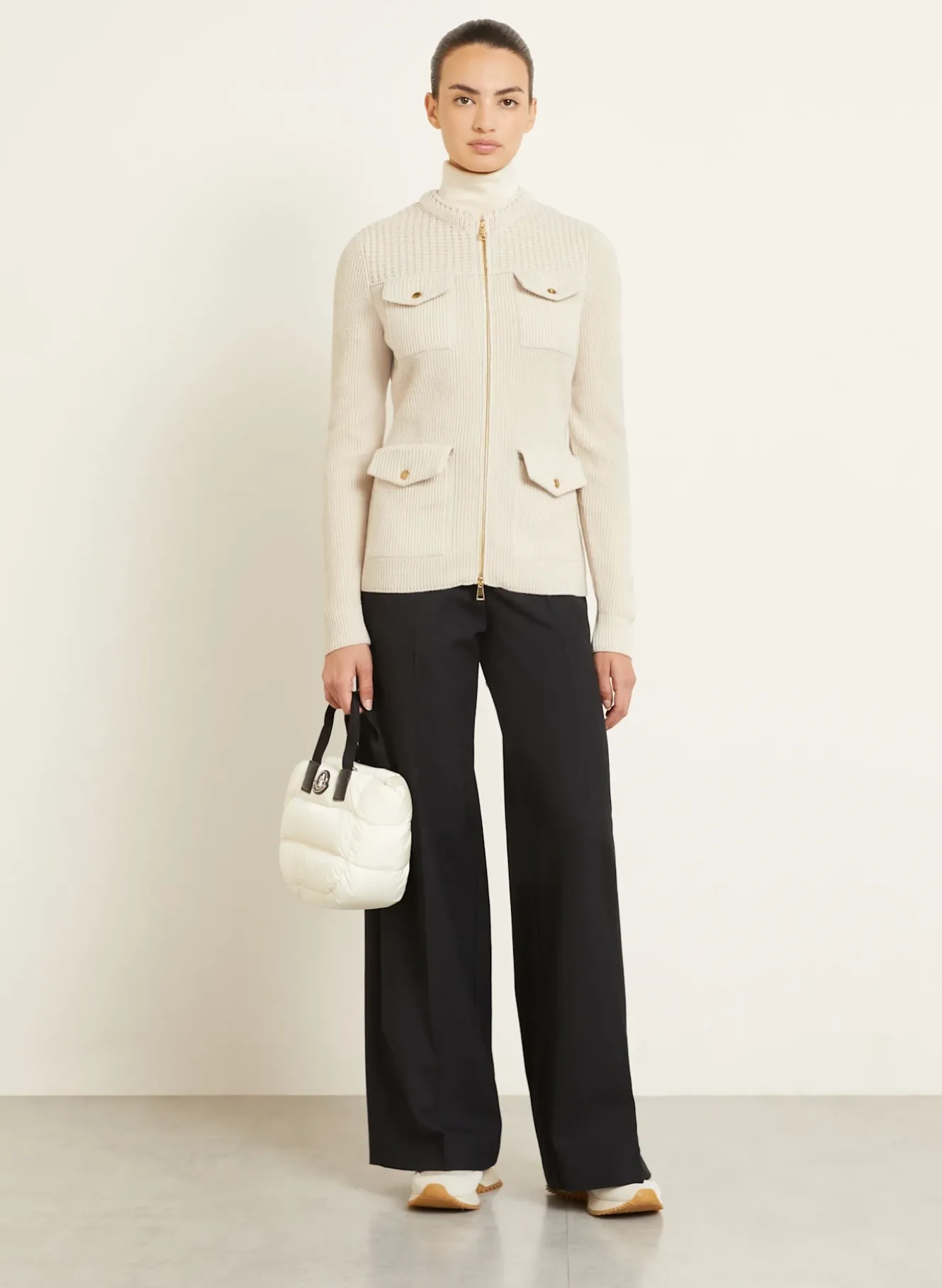 Daunenjacke im Materialmix
