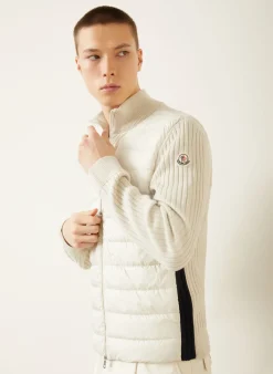 Daunenjacke im Materialmix
