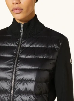 Daunenjacke im Materialmix