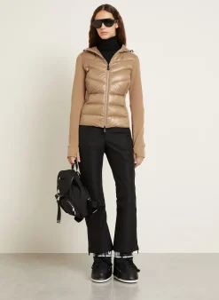 Daunenjacke im Materialmix