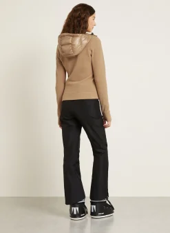 Daunenjacke im Materialmix