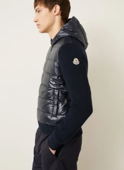 Daunenjacke im Materialmix