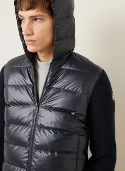 Daunenjacke im Materialmix