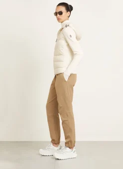 Daunenjacke im Materialmix